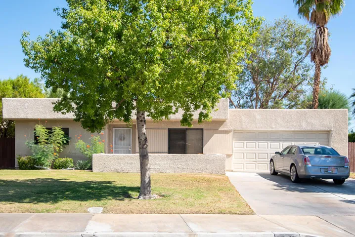 24150deniseway-lr-2
