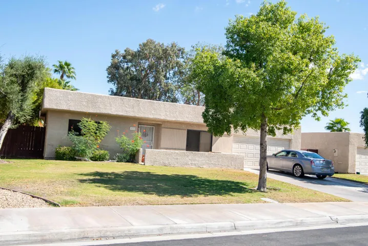 24150deniseway-lr-1