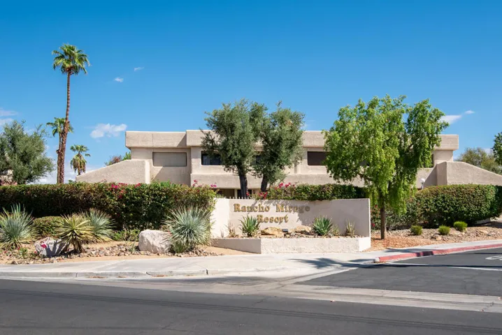 24150deniseway-lr-16