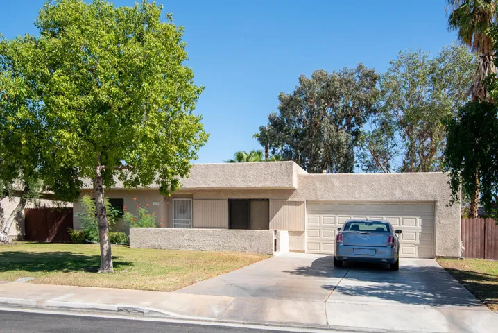 24150deniseway-lr-3