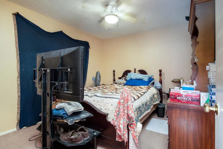 24150deniseway-lr-9