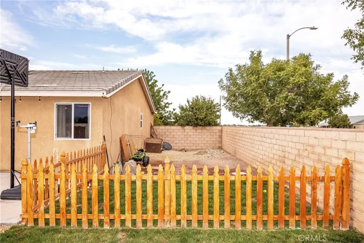 3366 James Court, Lancaster, California 93535