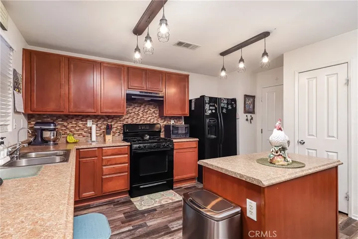 3366 James Court, Lancaster, California 93535
