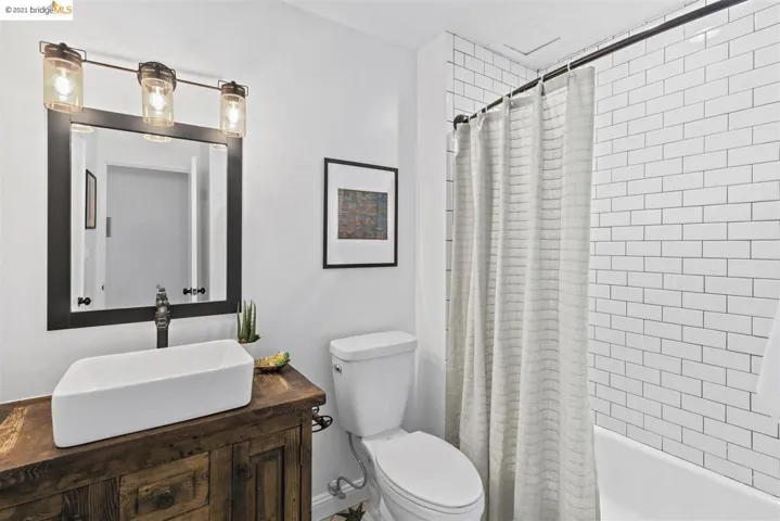 424 Staten Ave 203, Oakland, California 94610