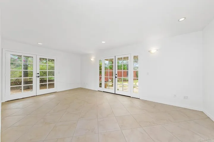 522 Burgasia Pathway, El Cajon, California 92019