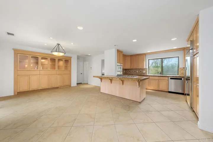 522 Burgasia Pathway, El Cajon, California 92019