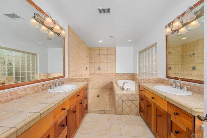 522 Burgasia Pathway, El Cajon, California 92019
