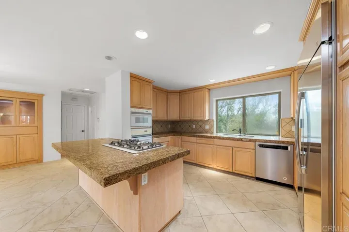 522 Burgasia Pathway, El Cajon, California 92019
