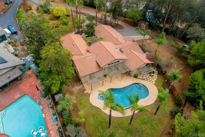 522 Burgasia Pathway, El Cajon, California 92019