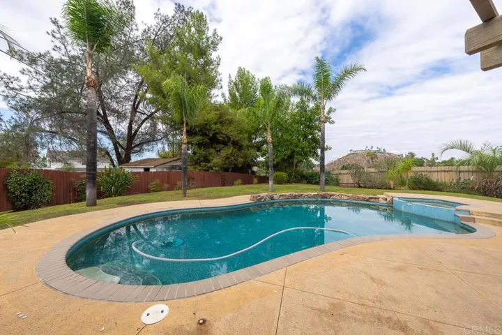 522 Burgasia Pathway, El Cajon, California 92019