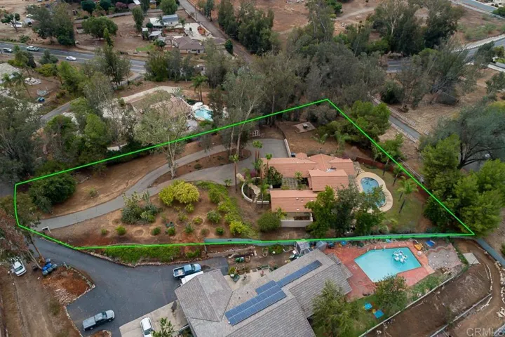 522 Burgasia Pathway, El Cajon, California 92019