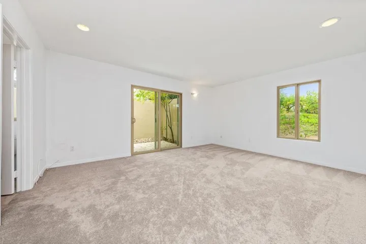 522 Burgasia Pathway, El Cajon, California 92019