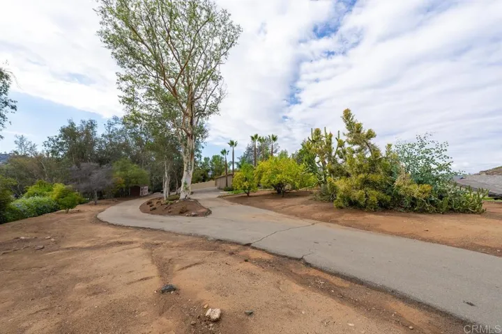 522 Burgasia Pathway, El Cajon, California 92019