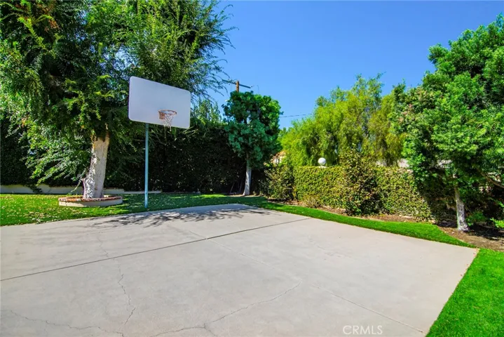 4991 Brewster Drive, Tarzana, California 91356