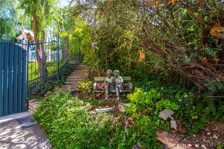4991 Brewster Drive, Tarzana, California 91356