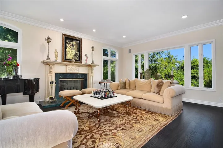 4991 Brewster Drive, Tarzana, California 91356