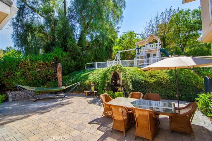 4991 Brewster Drive, Tarzana, California 91356