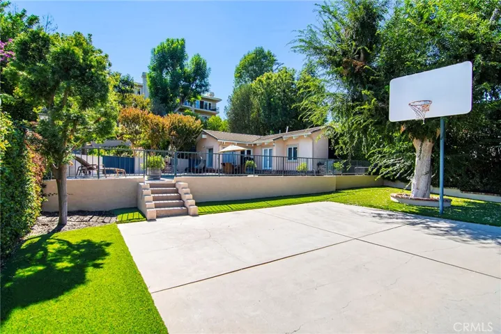 4991 Brewster Drive, Tarzana, California 91356