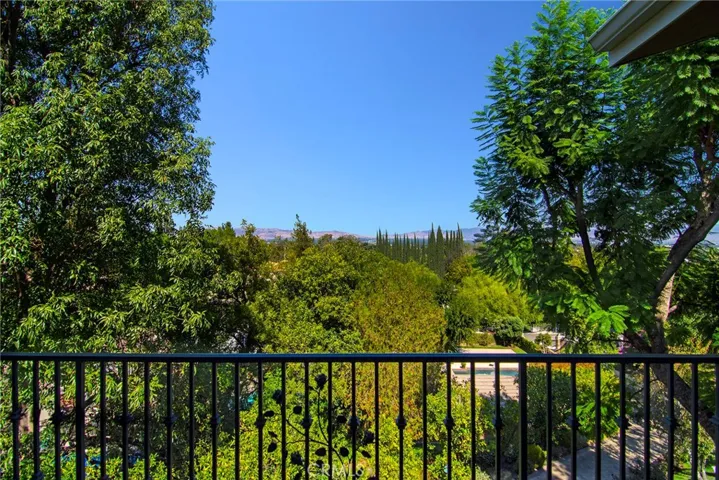 4991 Brewster Drive, Tarzana, California 91356