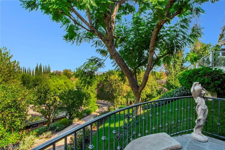 4991 Brewster Drive, Tarzana, California 91356