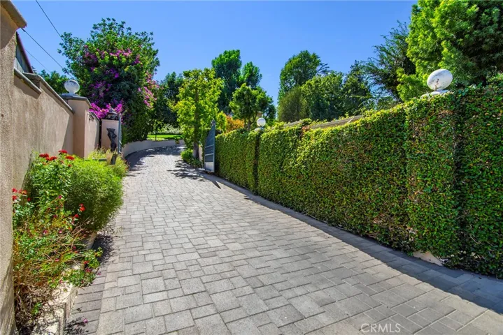 4991 Brewster Drive, Tarzana, California 91356