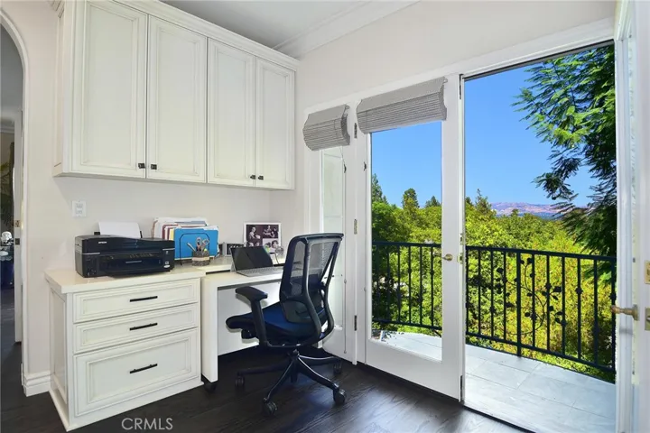 4991 Brewster Drive, Tarzana, California 91356