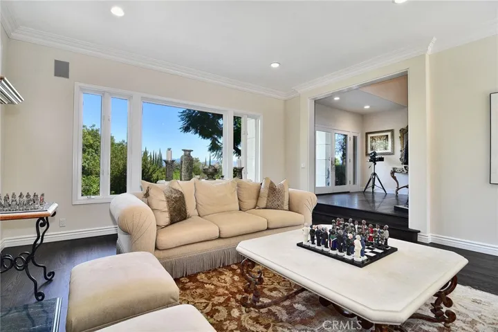 4991 Brewster Drive, Tarzana, California 91356