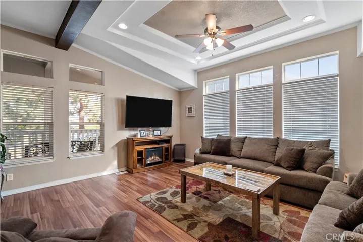 15455 Glenoaks Boulevard 513, Sylmar, California 91342