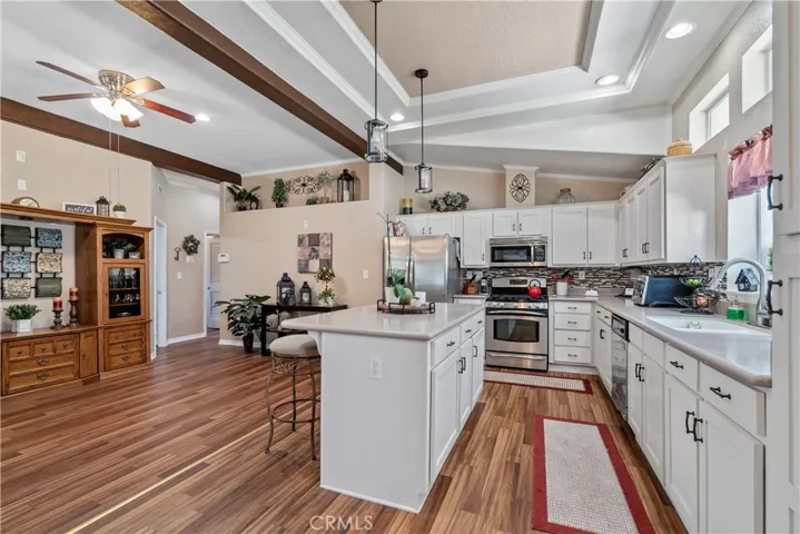 15455 Glenoaks Boulevard 513, Sylmar, California 91342