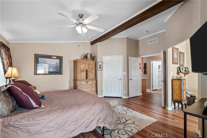 15455 Glenoaks Boulevard 513, Sylmar, California 91342