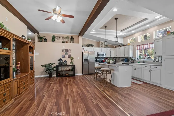 15455 Glenoaks Boulevard 513, Sylmar, California 91342