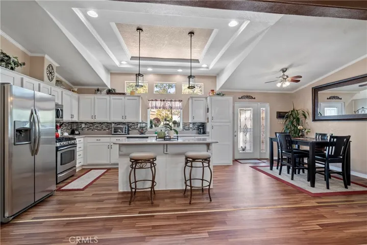 15455 Glenoaks Boulevard 513, Sylmar, California 91342