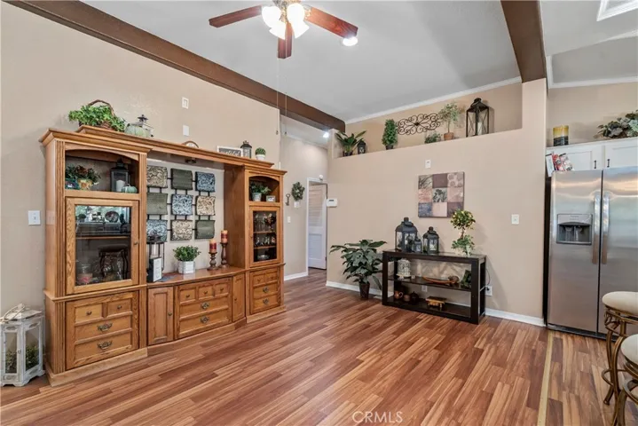 15455 Glenoaks Boulevard 513, Sylmar, California 91342
