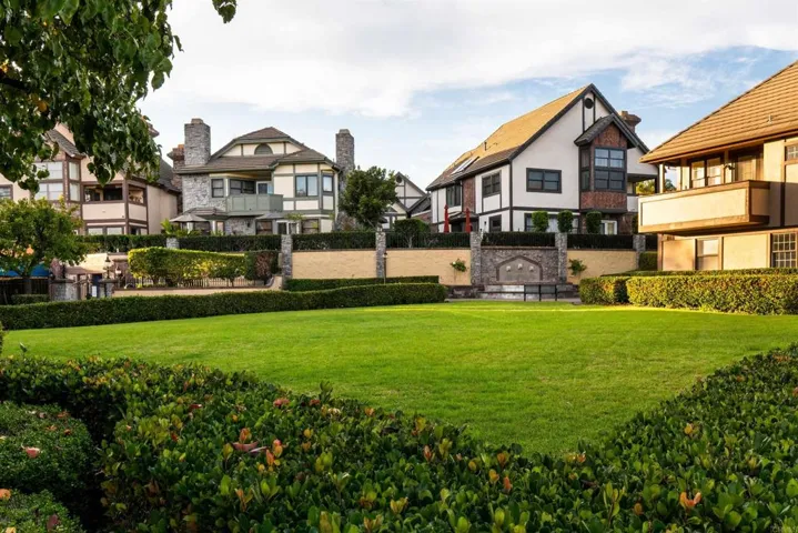 7359 Alicante Rd, Carlsbad, California 92009