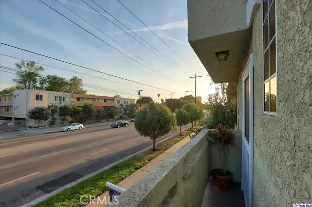 13825 Victory Boulevard 1, Van Nuys, California 91401