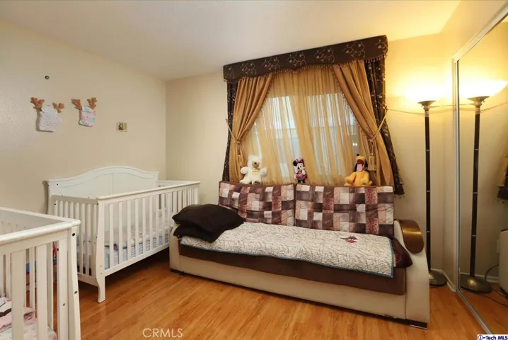 13825 Victory Boulevard 1, Van Nuys, California 91401