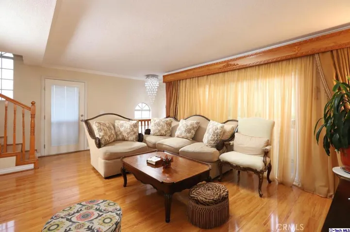 13825 Victory Boulevard 1, Van Nuys, California 91401