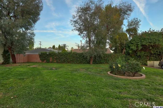 13825 Victory Boulevard 1, Van Nuys, California 91401