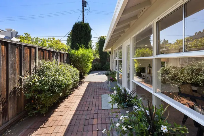 , Palo Alto, California 94303