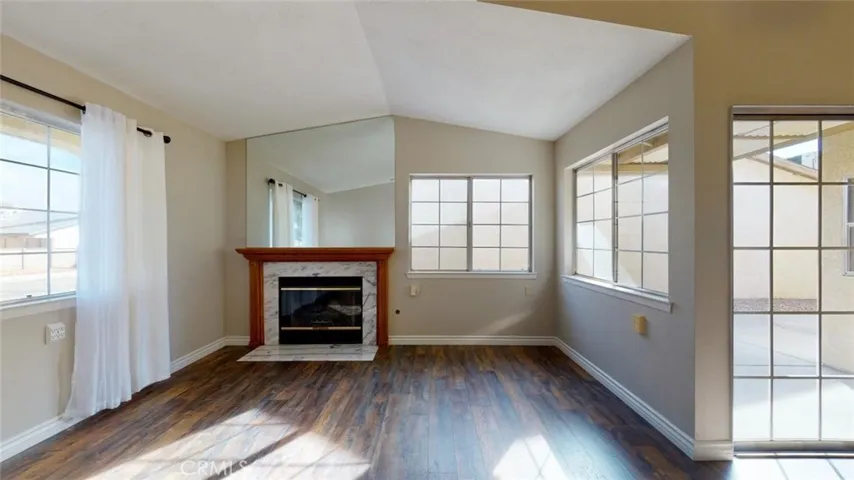 15809 Cedarwood, Victorville, California 92395