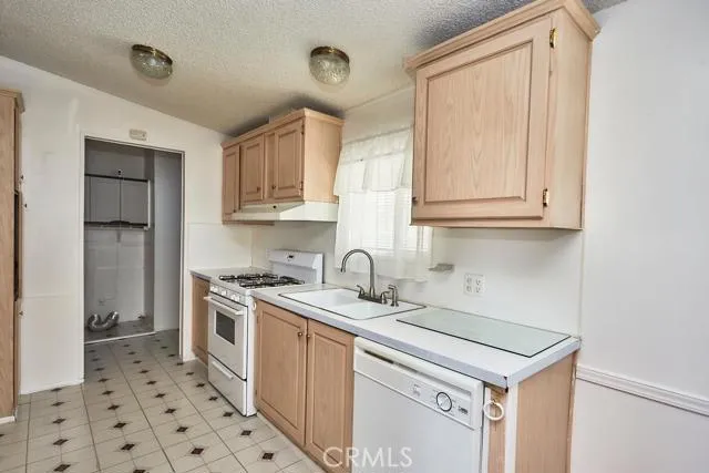 9161 Santa Fe Avenue E 75, Hesperia, California 92345