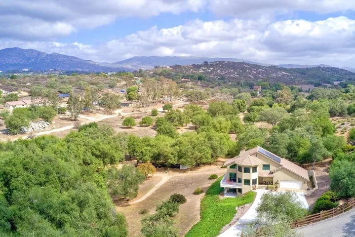 26285 Calle De Encinas, Valley Center, California 92082