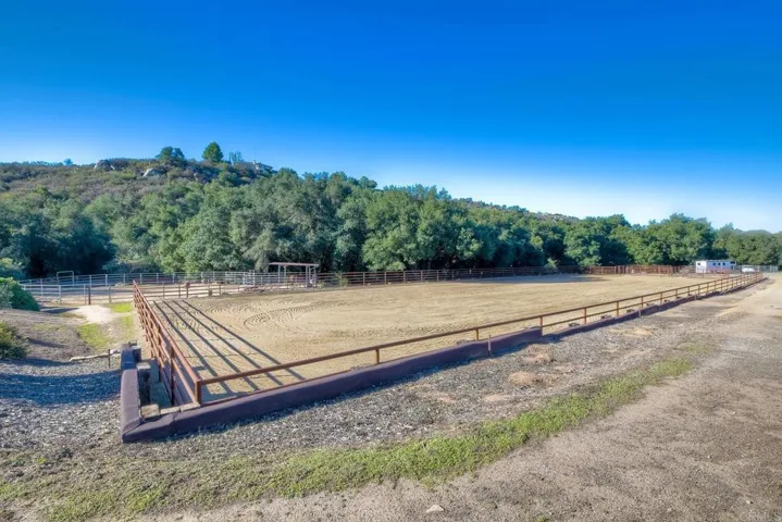 Arena area incl. an 88'X 240" arena w/ 2 adjoining pens, 22' X 24' + round & covered pen.