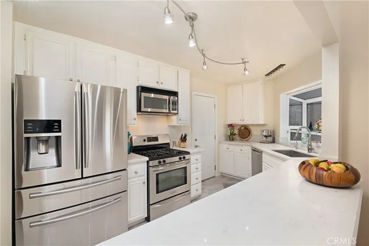 15369 Bambi Court, Moorpark, California 93021