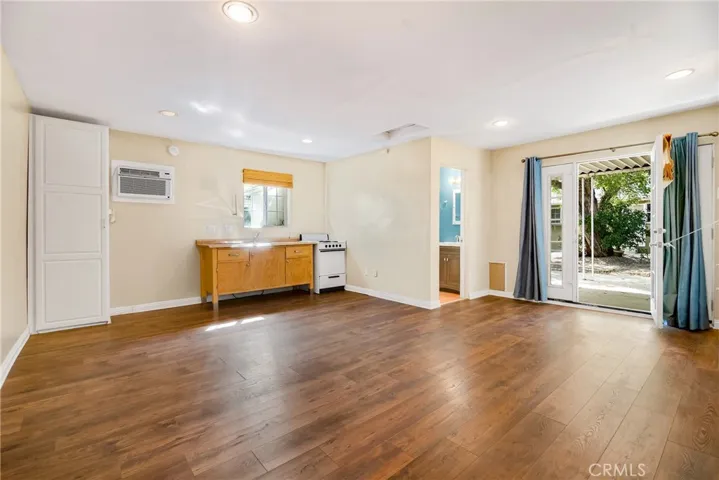studio with kitchen