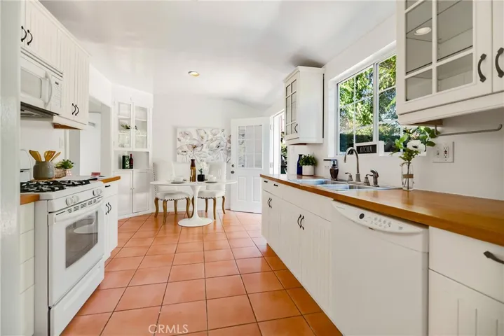 eat in kitchen
