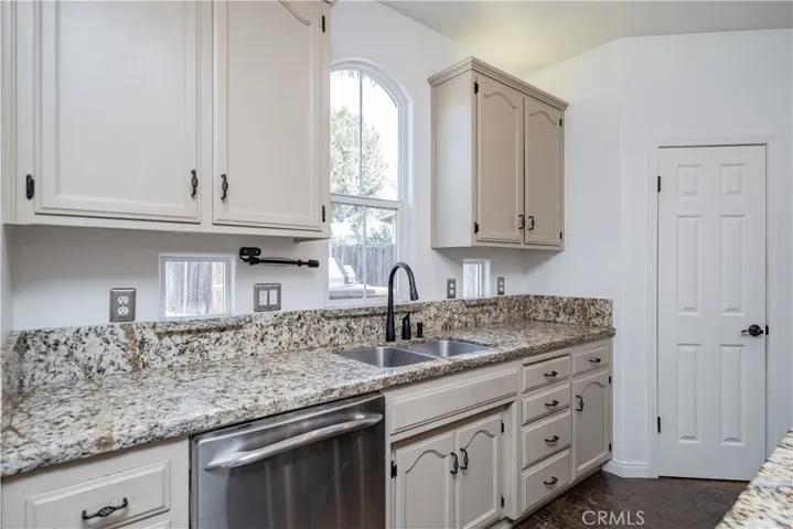 Plenty of cabinets