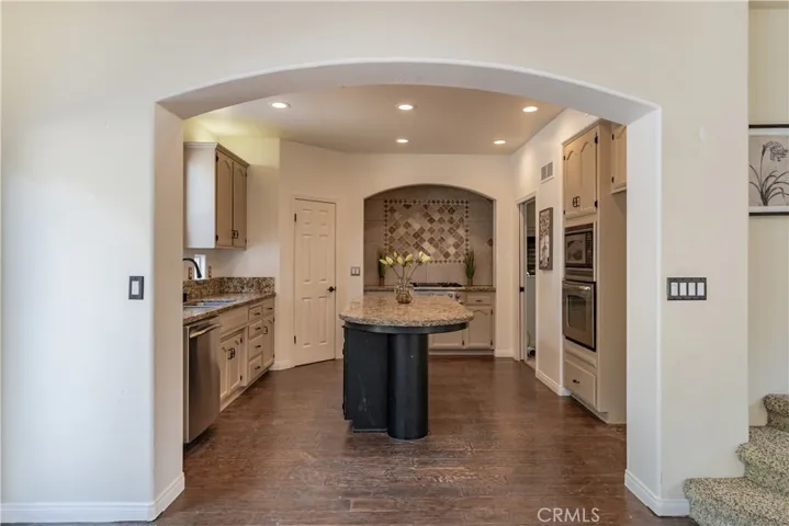 Arched entry into kitchen.