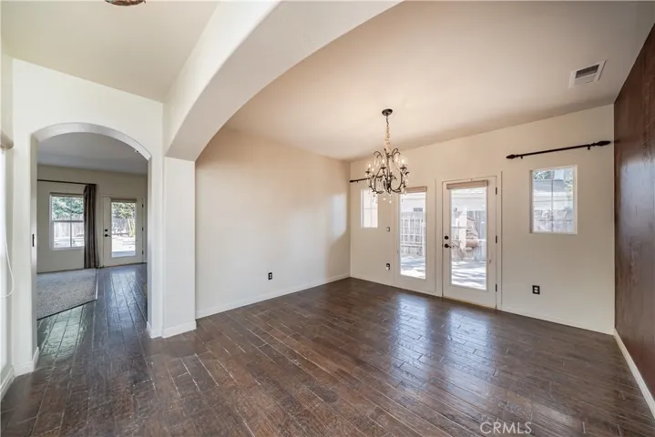 French door to side yard at dining room