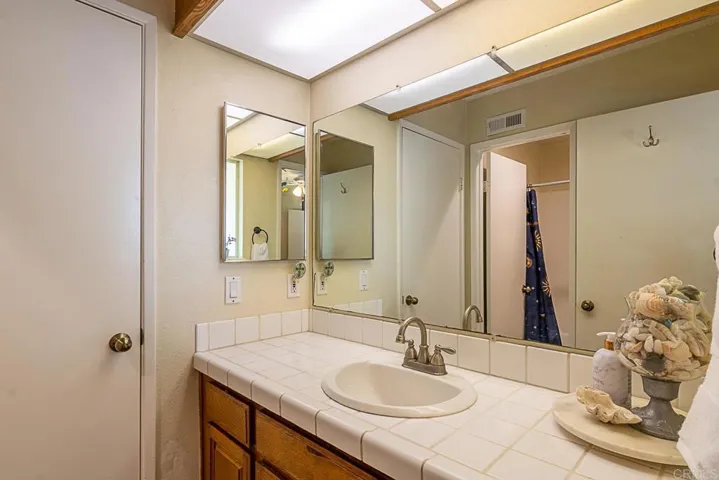 4738 Gateshead Road, Carlsbad, California 92010